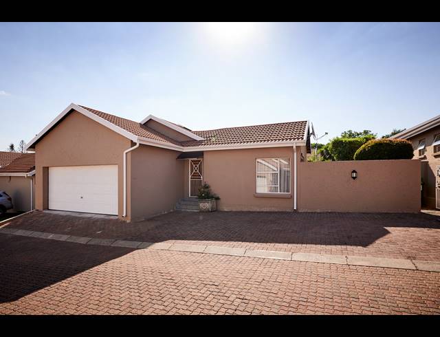 3 BEDROOM HOUSE SOLD IN HALFWAY GARDENS